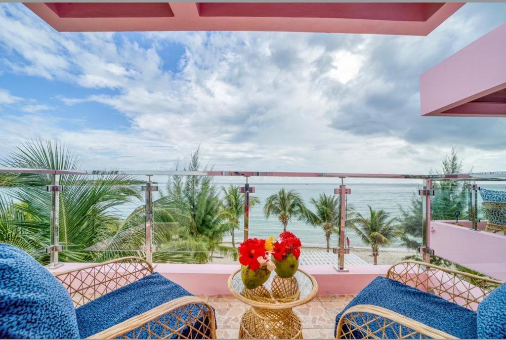 Miramar Suites Placencia Экстерьер фото